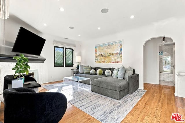 8266 Clinton Street, Los Angeles, CA 90048 — photo 3 of 40