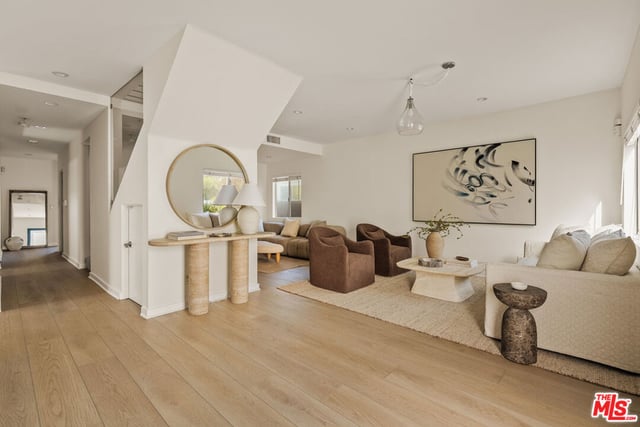 12545 Walsh Avenue, Los Angeles, CA 90066 — photo 4 of 29