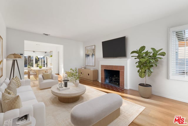 7527 Stewart Avenue, Los Angeles, CA 90045 — photo 3 of 16
