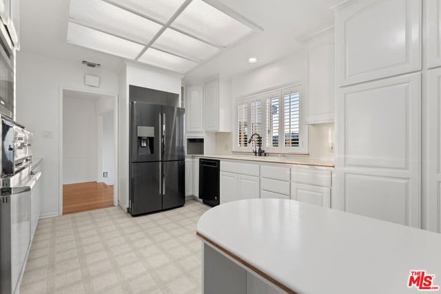 7527 Stewart Avenue, Los Angeles, CA 90045 — photo 8 of 16