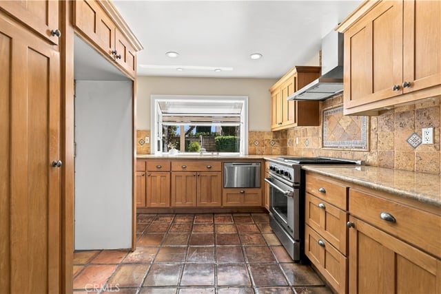 15444 Marilla Street, North Hills, CA 91343 — photo 11 of 48