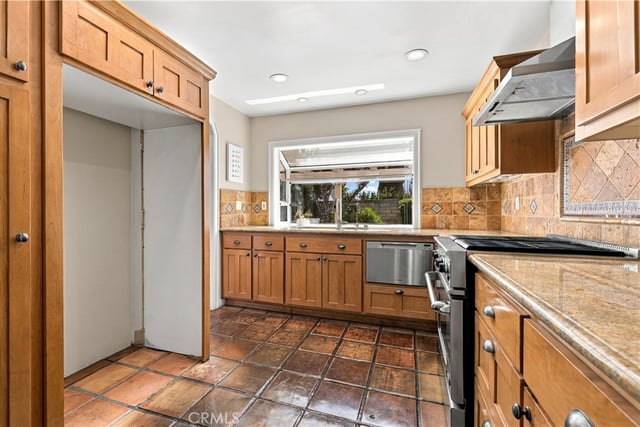 15444 Marilla Street, North Hills, CA 91343 — photo 14 of 48