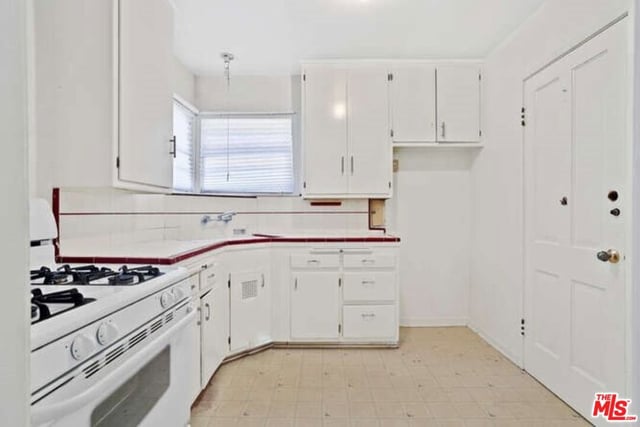 557 N Madison Avenue, Los Angeles, CA 90004 — photo 9 of 22