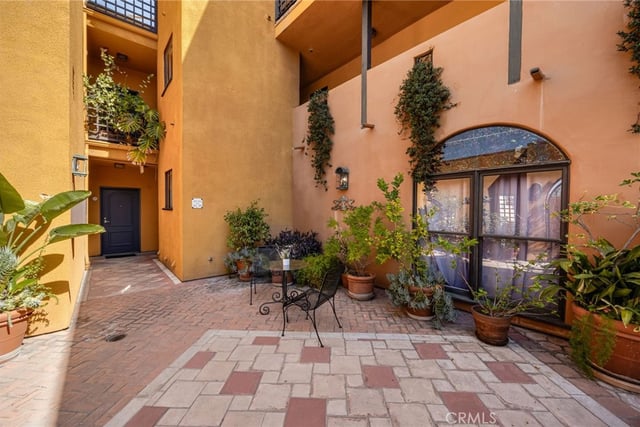 828 N Hudson, Los Angeles, CA 90038 — photo 3 of 21