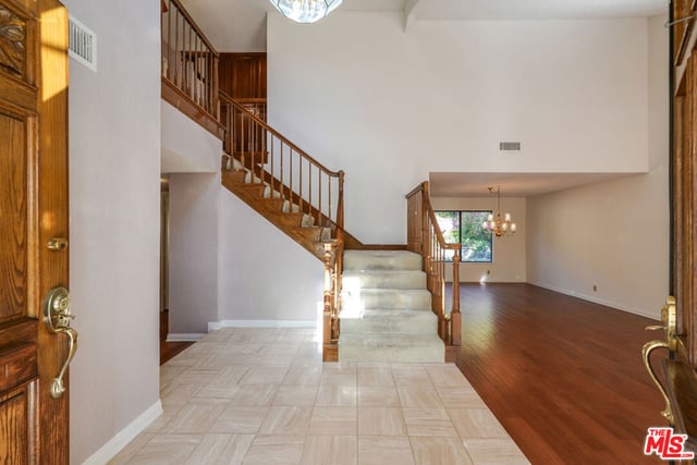 2440 Flintridge Drive, Glendale, CA 91206 — photo 3 of 65
