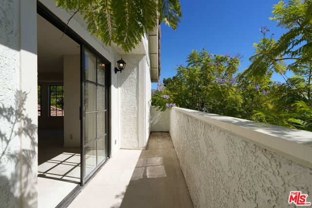 2440 Flintridge Drive, Glendale, CA 91206 — photo 34 of 65