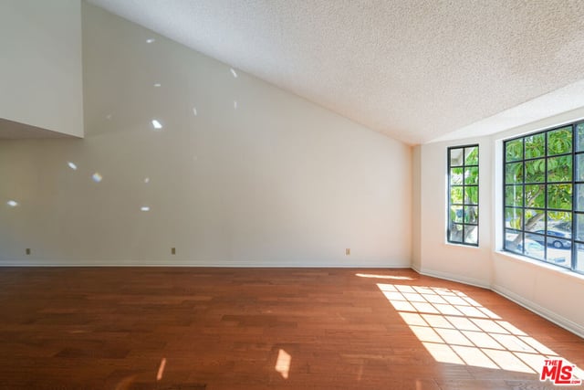 2440 Flintridge Drive, Glendale, CA 91206 — photo 6 of 65