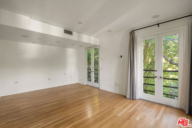 9314 Lloydcrest Drive, Beverly Hills, CA 90210 — photo 43 of 60