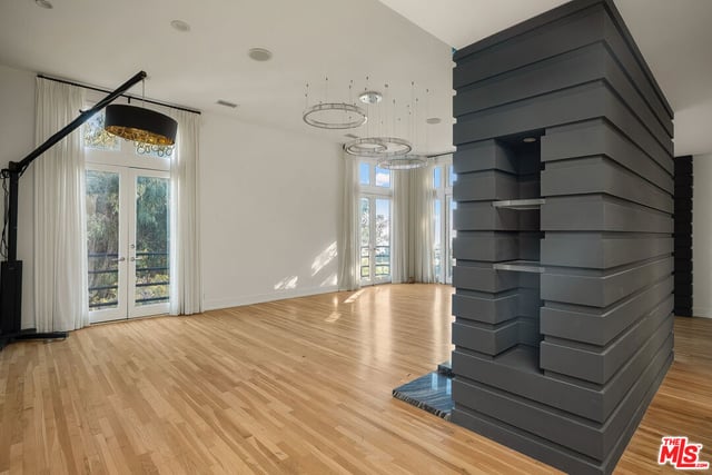 9314 Lloydcrest Drive, Beverly Hills, CA 90210 — photo 9 of 60