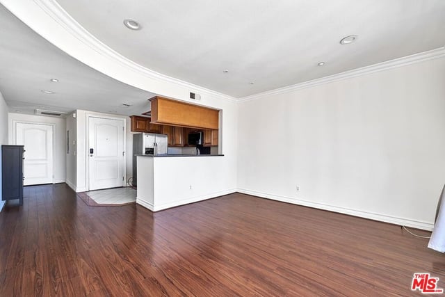 3140 San Marino Street 301, Los Angeles, CA 90006 — photo 3 of 18