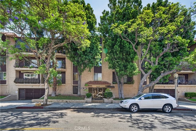 310 N Jackson Street 326, Glendale, CA 91206 — photo 2 of 21