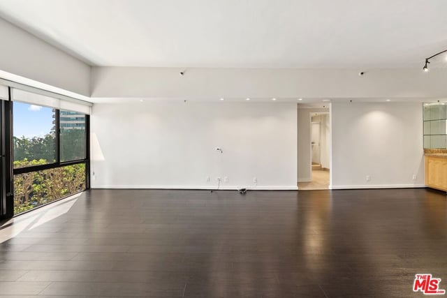 10445 Wilshire Boulevard 406, Los Angeles, CA 90024 — photo 15 of 46