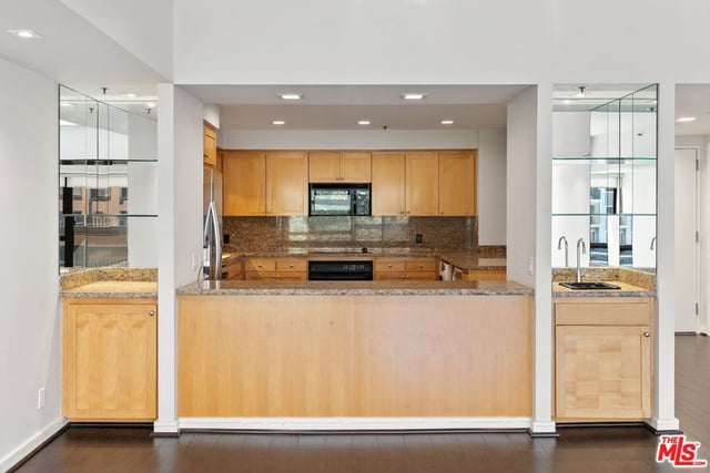 10445 Wilshire Boulevard 406, Los Angeles, CA 90024 — photo 16 of 46