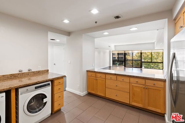 10445 Wilshire Boulevard 406, Los Angeles, CA 90024 — photo 22 of 46