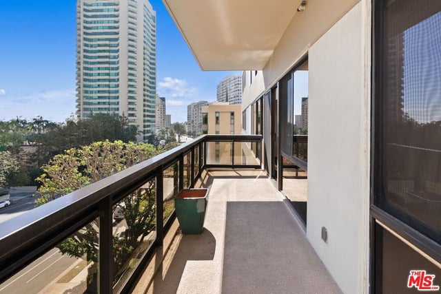 10445 Wilshire Boulevard 406, Los Angeles, CA 90024 — photo 32 of 46