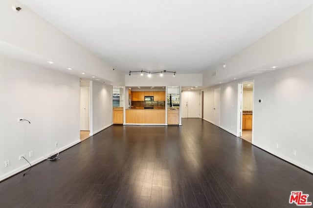 10445 Wilshire Boulevard 406, Los Angeles, CA 90024 — photo 9 of 46
