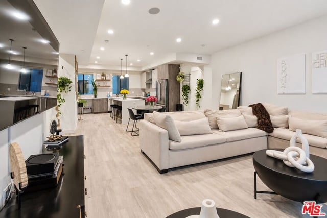6707 N Sepulveda Boulevard, Van Nuys, CA 91411 — photo 7 of 30