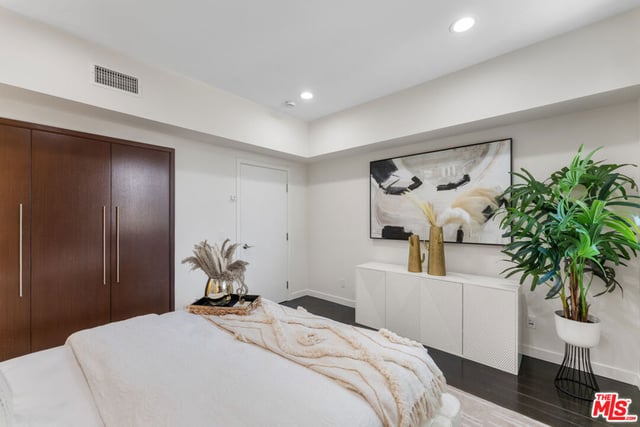 10844 Rochester Avenue, Los Angeles, CA 90024 — photo 16 of 58