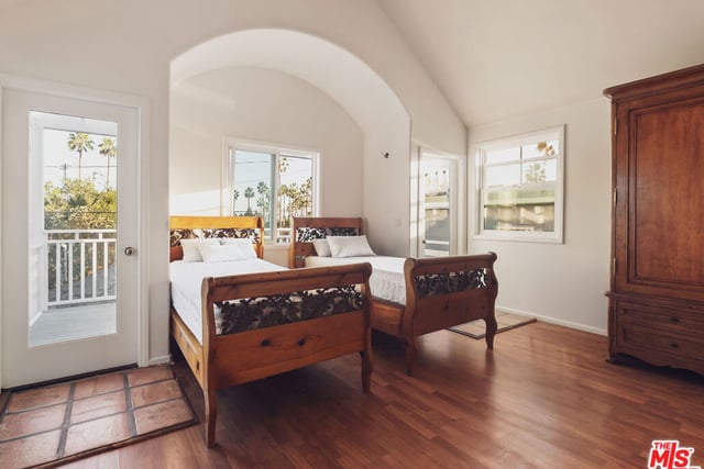 118 Fraser Avenue, Santa Monica, CA 90405 — photo 8 of 15