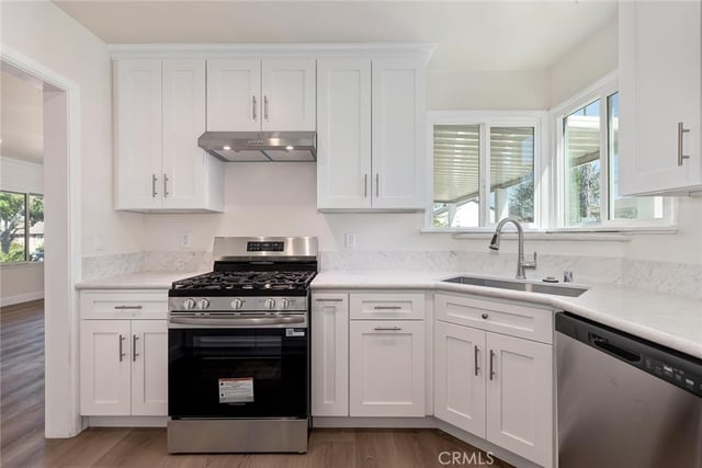 11802 S Van Ness Avenue S, Hawthorne, CA 90250 — photo 13 of 36