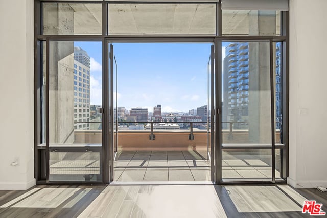 1111 S GRAND Avenue PH6, Los Angeles, CA 90015 — photo 17 of 74