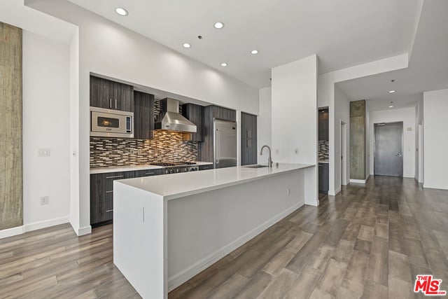 1111 S GRAND Avenue PH6, Los Angeles, CA 90015 — photo 26 of 74
