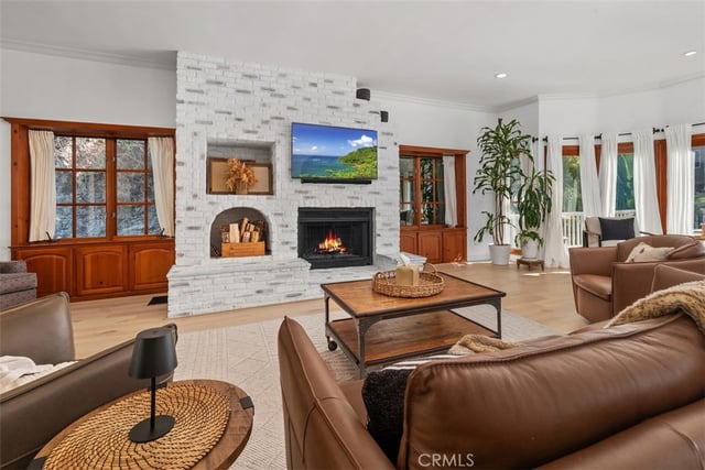 611 Country Club, Burbank, CA 91501 — photo 3 of 39