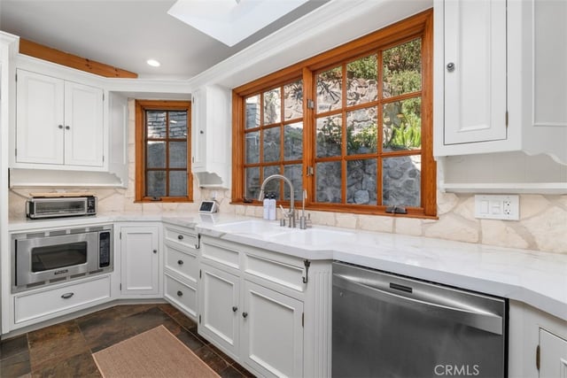 611 Country Club, Burbank, CA 91501 — photo 9 of 39