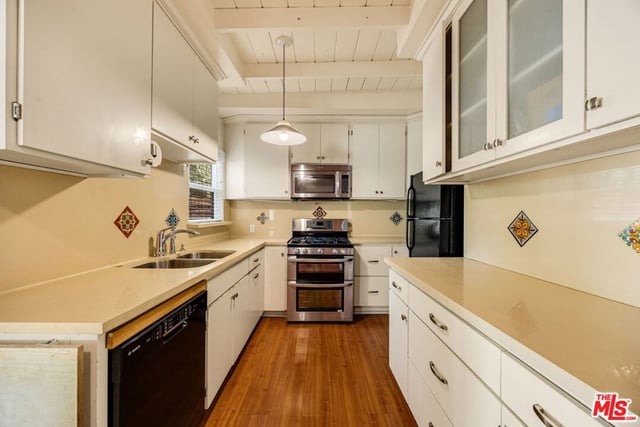 15217 Hartsook Street, Sherman Oaks, CA 91403 — photo 8 of 52