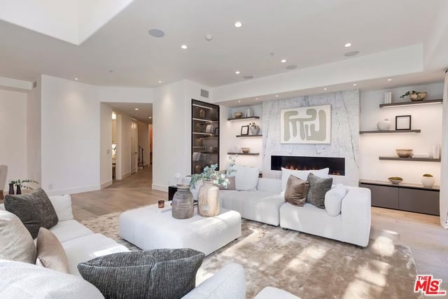 11500 San Vicente Boulevard 221, Los Angeles, CA 90049 — photo 4 of 34