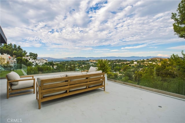5170 Medina Road, Woodland Hills, CA 91364 — photo 15 of 73
