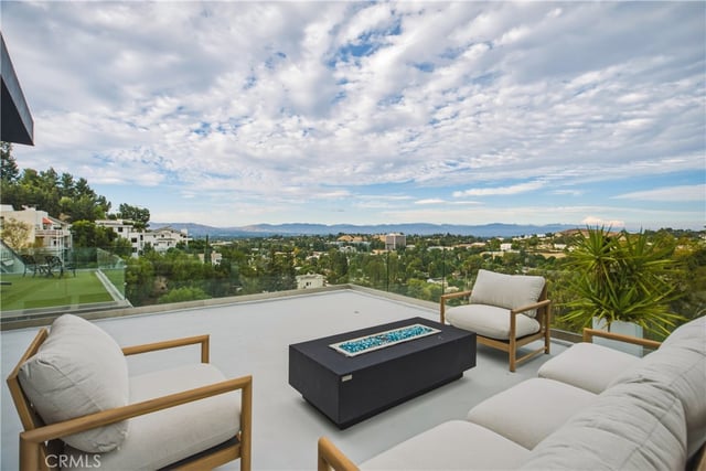 5170 Medina Road, Woodland Hills, CA 91364 — photo 16 of 73