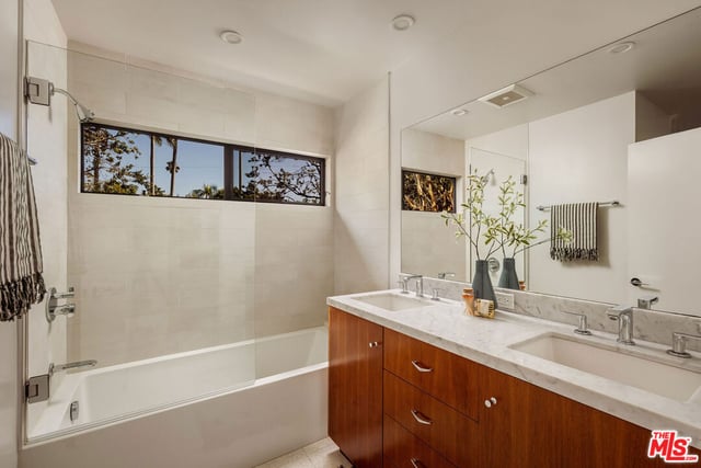 870 Rose Avenue, Venice, CA 90291 — photo 11 of 60