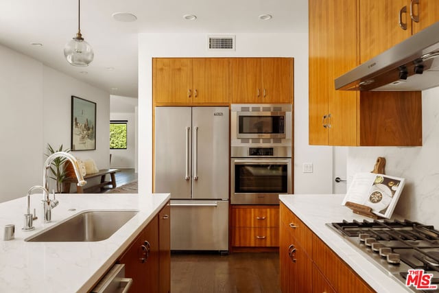 870 Rose Avenue, Venice, CA 90291 — photo 18 of 60
