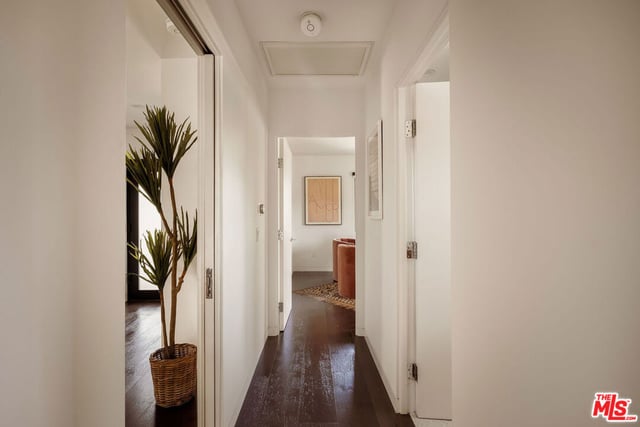 870 Rose Avenue, Venice, CA 90291 — photo 8 of 60