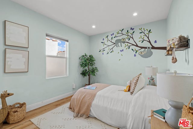 5832 S Van Ness Avenue, Los Angeles, CA 90047 — photo 11 of 27