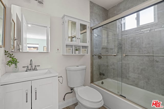 5832 S Van Ness Avenue, Los Angeles, CA 90047 — photo 15 of 27