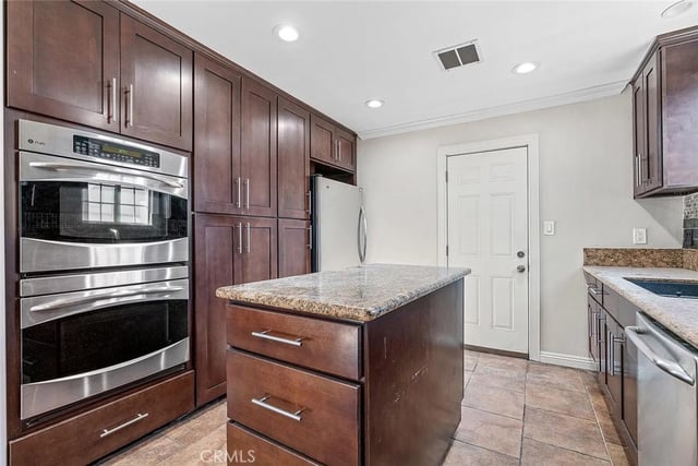 7023 De Celis, Van Nuys, CA 91406 — photo 9 of 21