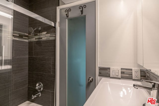 2260 N Cahuenga Boulevard 306, Los Angeles, CA 90068 — photo 10 of 18