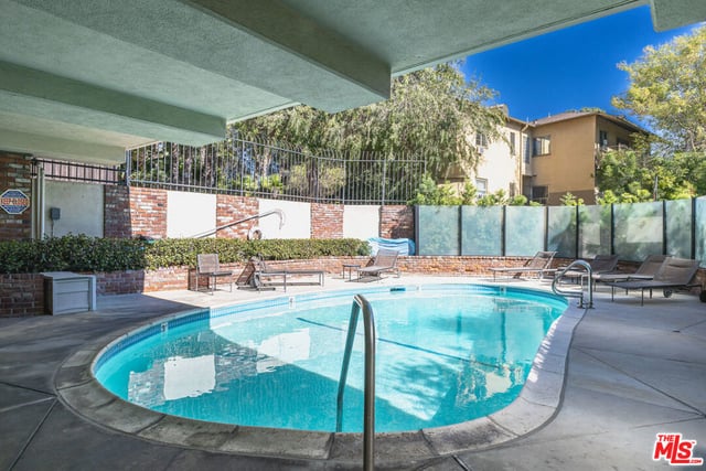2260 N Cahuenga Boulevard 306, Los Angeles, CA 90068 — photo 17 of 18