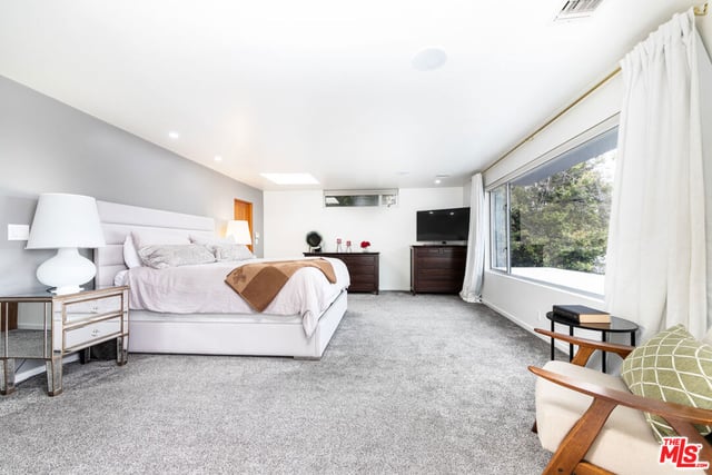 9323 Flicker Way, West Hollywood, CA 90069 — photo 13 of 22