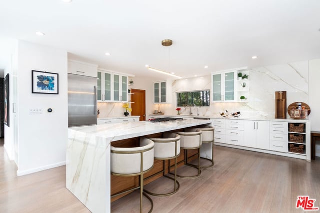 9323 Flicker Way, West Hollywood, CA 90069 — photo 5 of 22