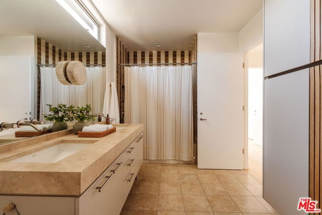 2325 McKinley Avenue, Los Angeles, CA 90291 — photo 19 of 32