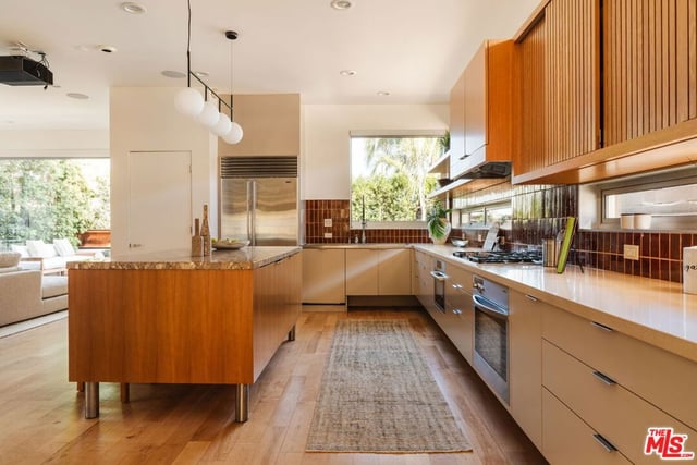 2325 McKinley Avenue, Los Angeles, CA 90291 — photo 8 of 32