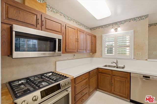 1540 Stanford Drive, Glendale, CA 91205 — photo 10 of 40