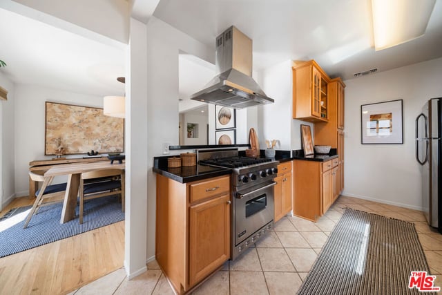 3945 Lyceum Avenue, Los Angeles, CA 90066 — photo 11 of 33