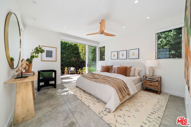 3945 Lyceum Avenue, Los Angeles, CA 90066 — photo 14 of 33