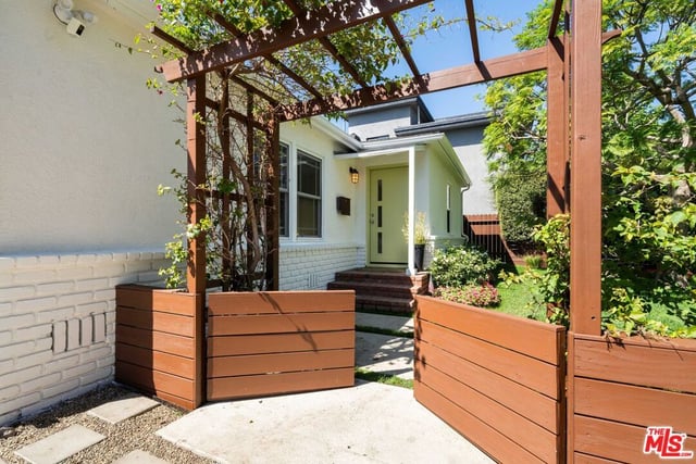 3945 Lyceum Avenue, Los Angeles, CA 90066 — photo 3 of 33
