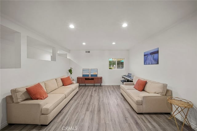 10037 Sunnybrae Avenue, Chatsworth, CA 91311 — photo 4 of 42