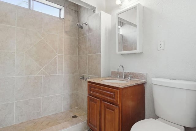 2415 E 114th Street, Los Angeles, CA 90059 — photo 11 of 33